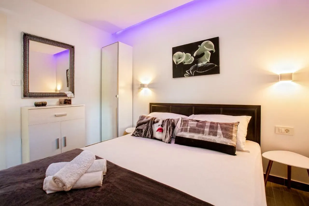 Apartment Nives In The City Center - Free Parking Split