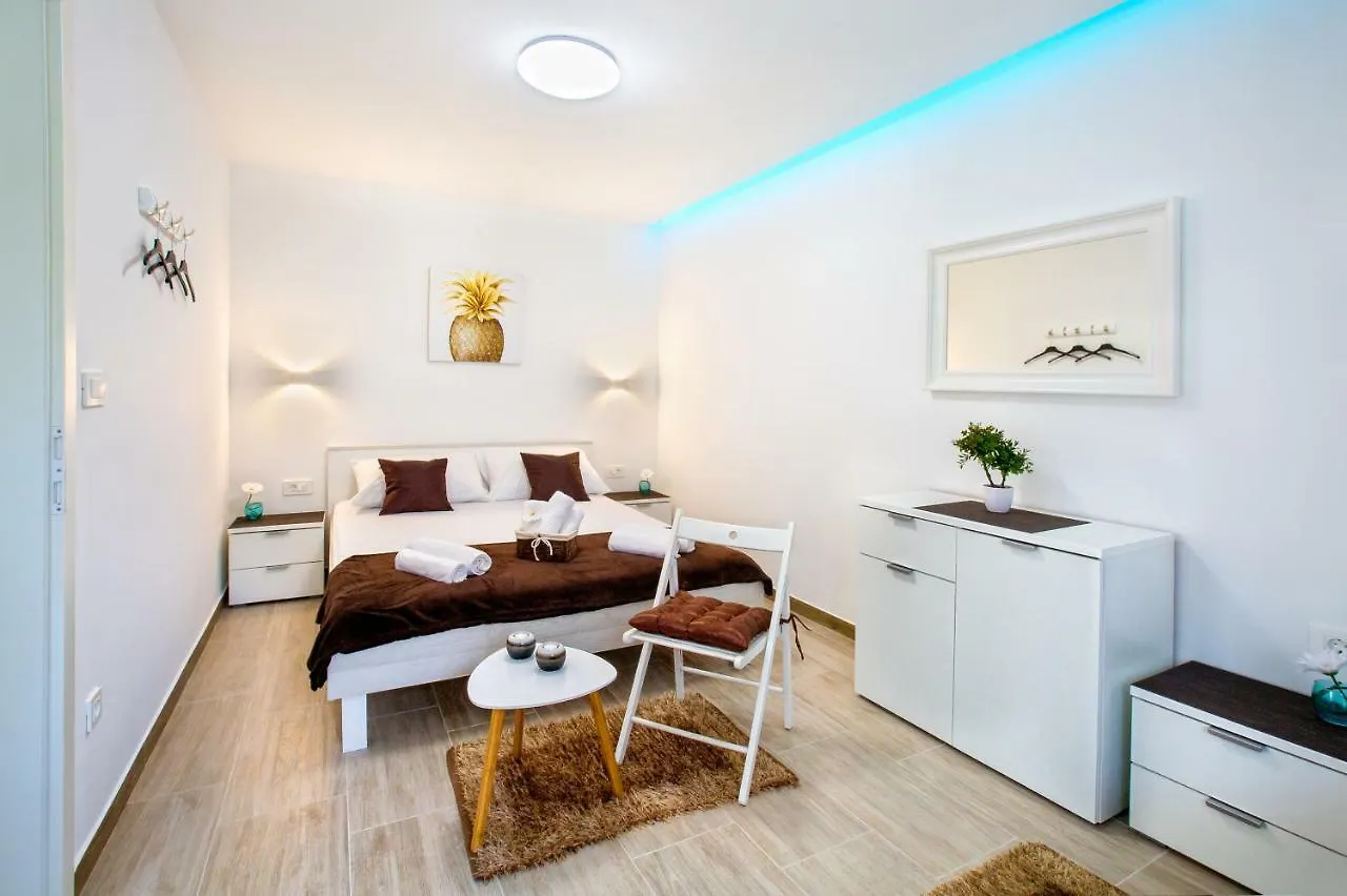 Apartment Nives In The City Center - Free Parking Split