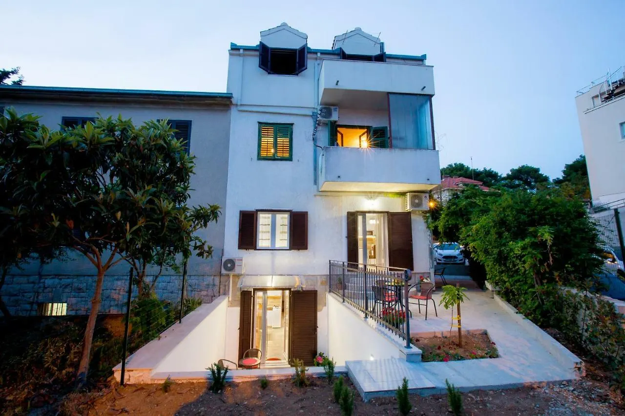 Apartment Nives In The City Center - Free Parking Split