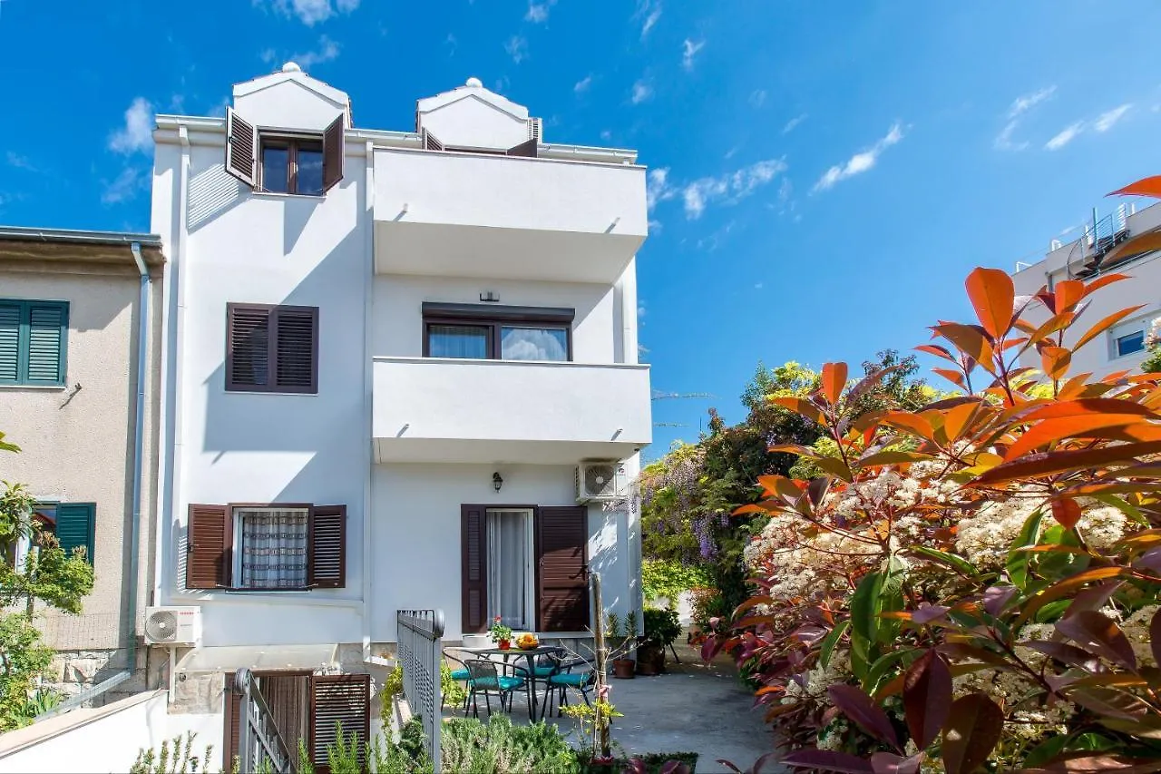 Apartment Nives In The City Center - Free Parking Split