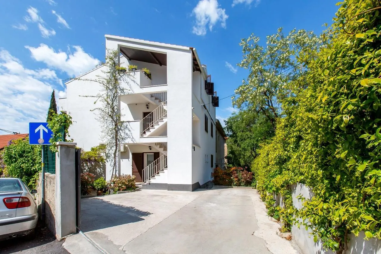 Apartment Nives In The City Center - Free Parking Split 0*,