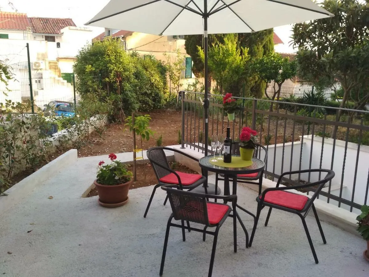 Apartment Nives In The City Center - Free Parking Split 0*,