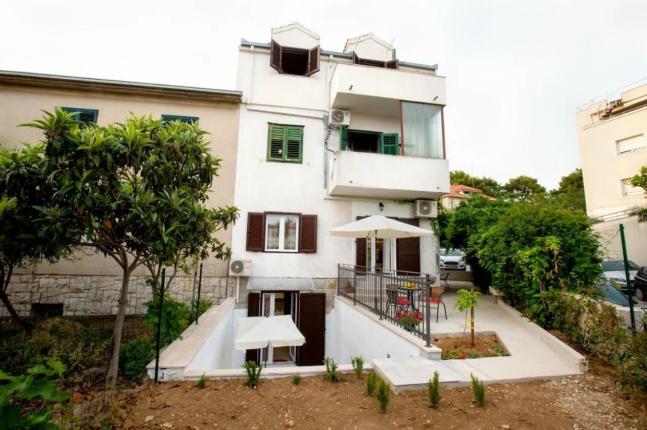 Apartment Nives In The City Center - Free Parking Split